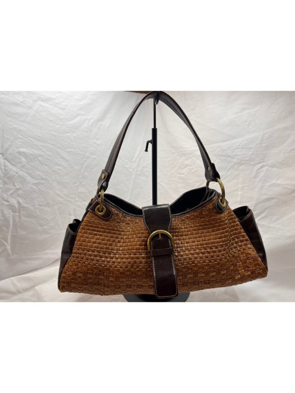 Pre-owned condition with normal signs of use. Leather shows surface creasing, sc